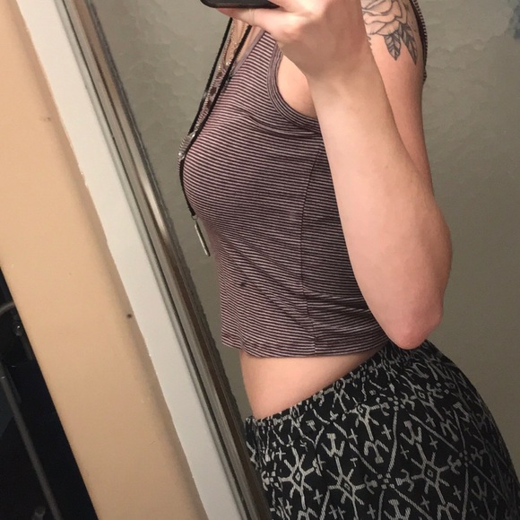 Red Cropped Tank - Picture 4 of 5